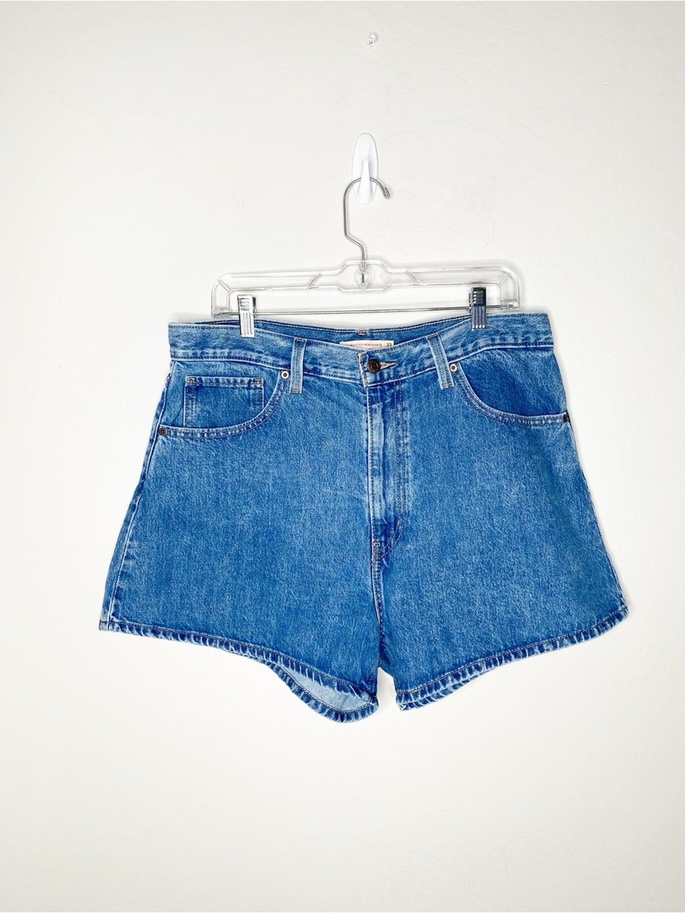 Levi’s High Waisted Mom Shorts Denim Size 33